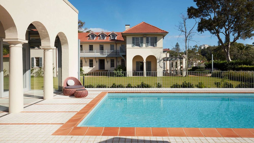 Luxury Mansions for Rent in Australia | Contemporary Hotels