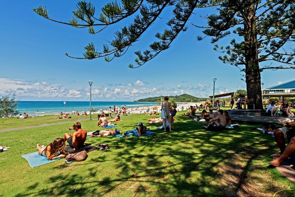 The park and the sand at Main Beach