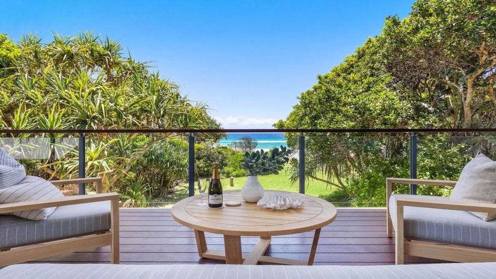 Deck and lounge overlooking the beach