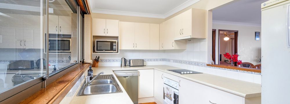  Jervis Bay Realty Holidays: Palm Beach Waterfront Retreat Jervis Bay accommodation in Sanctuary Point
