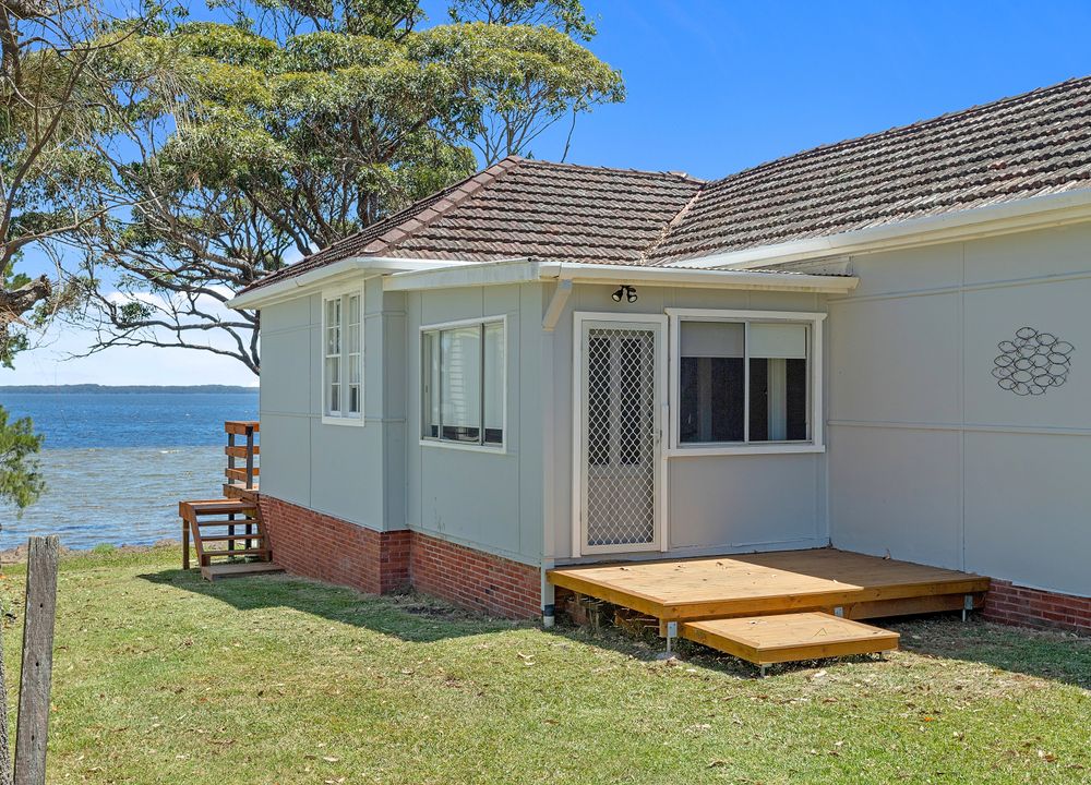  Jervis Bay Realty Holidays: Waterfront Fishermans Cottage Jervis Bay accommodation in Erowal Bay