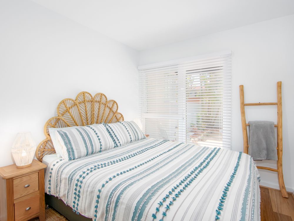 Main bedroom with queen bed - with linen