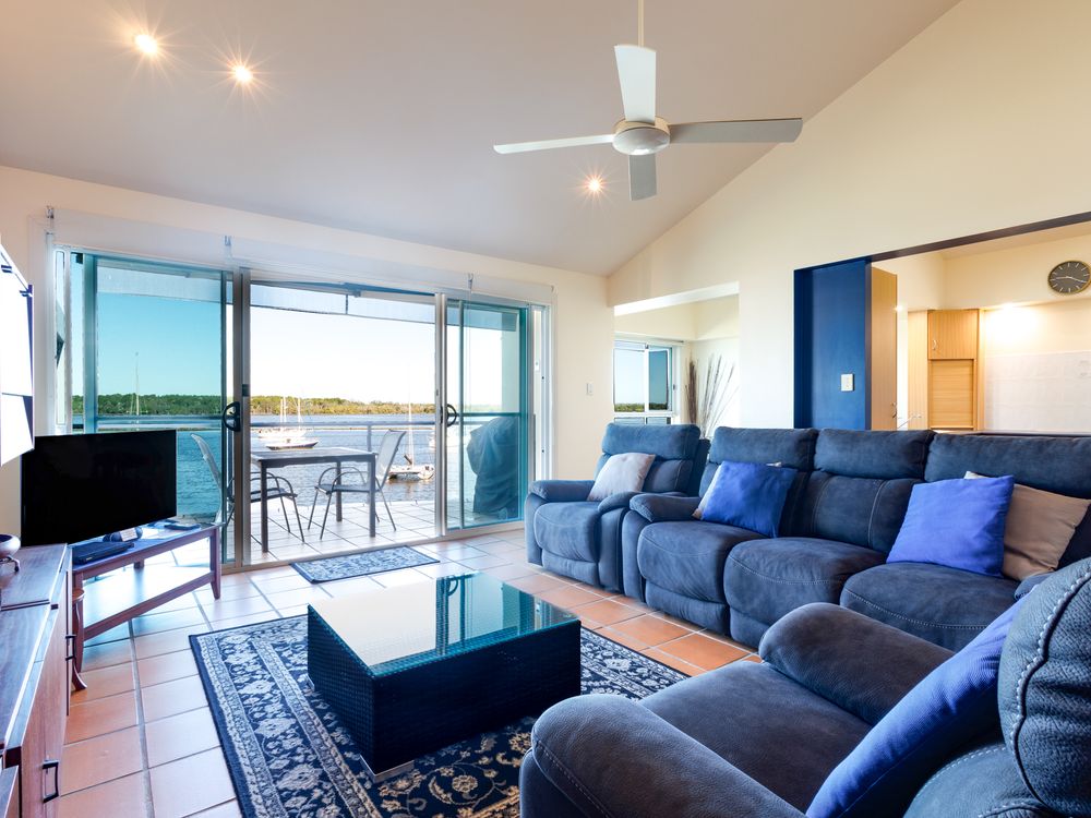 Loungeroom 