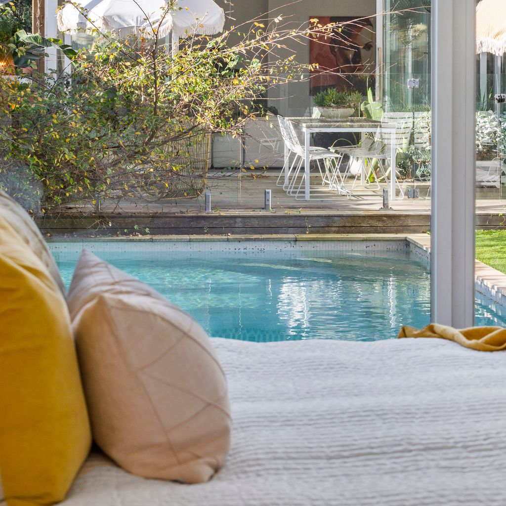 POOLSIDE PARADISE - MOUNT ELIZA