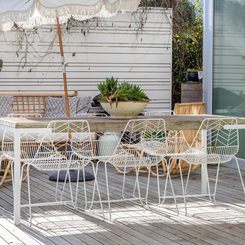 POOLSIDE PARADISE - MOUNT ELIZA