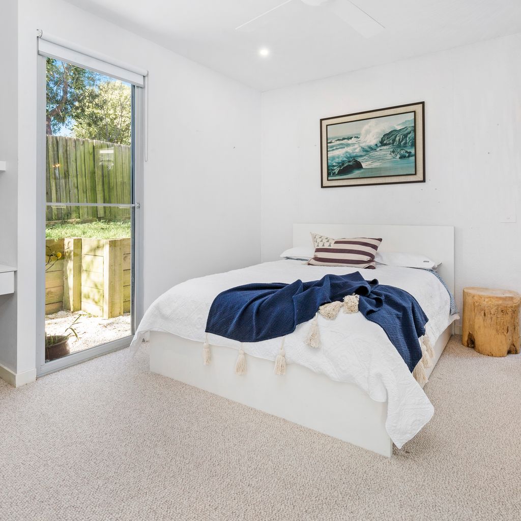 POOLSIDE PARADISE - MOUNT ELIZA