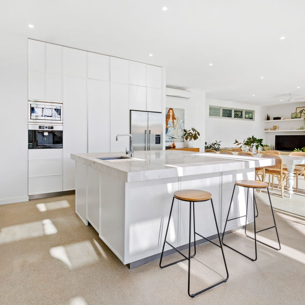 POOLSIDE PARADISE - MOUNT ELIZA