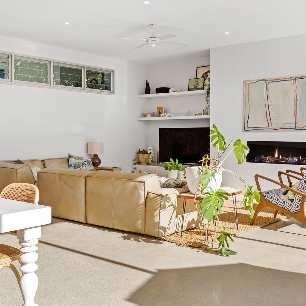 POOLSIDE PARADISE - MOUNT ELIZA