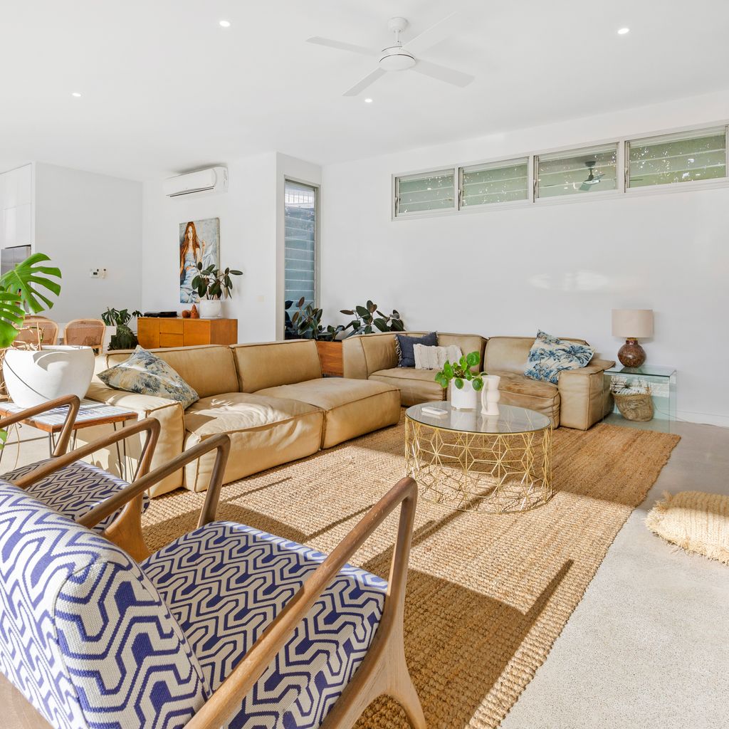 POOLSIDE PARADISE - MOUNT ELIZA
