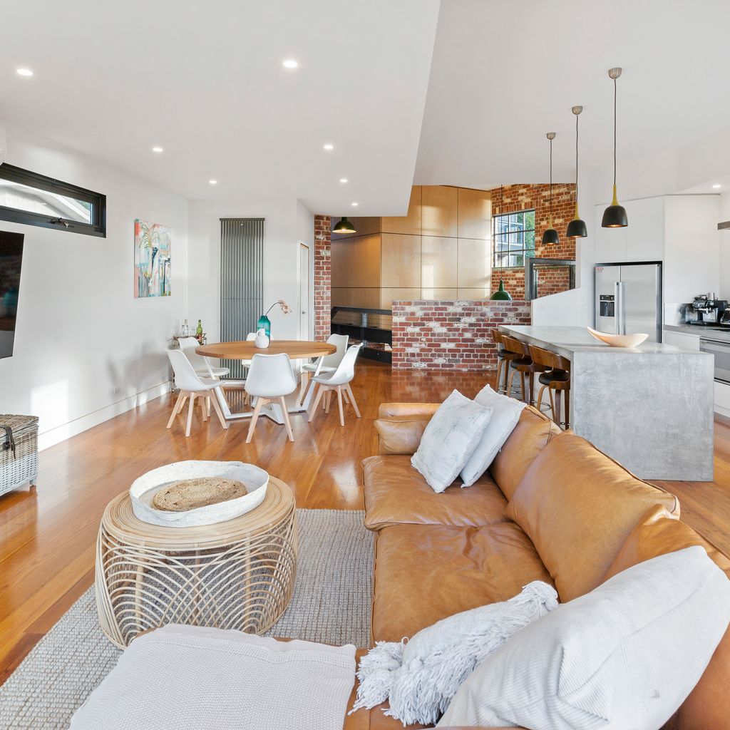 THE LOFT HOUSE