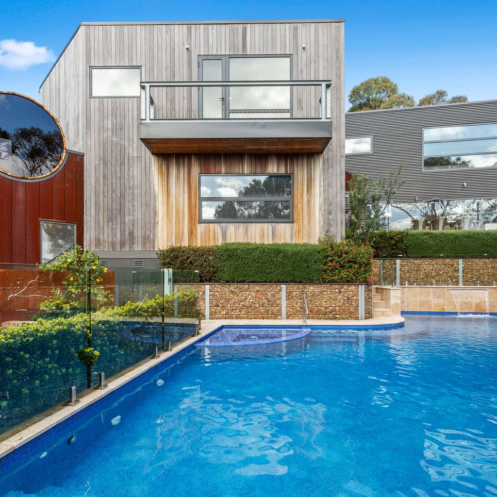 THE LOFT HOUSE