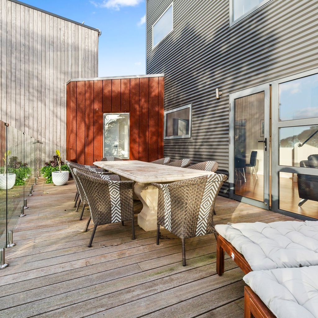 THE LOFT HOUSE