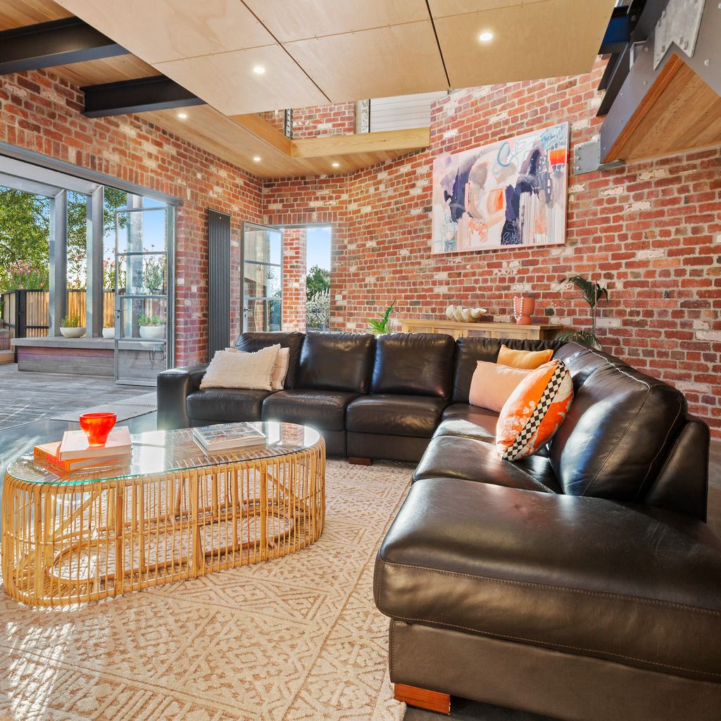 THE LOFT HOUSE