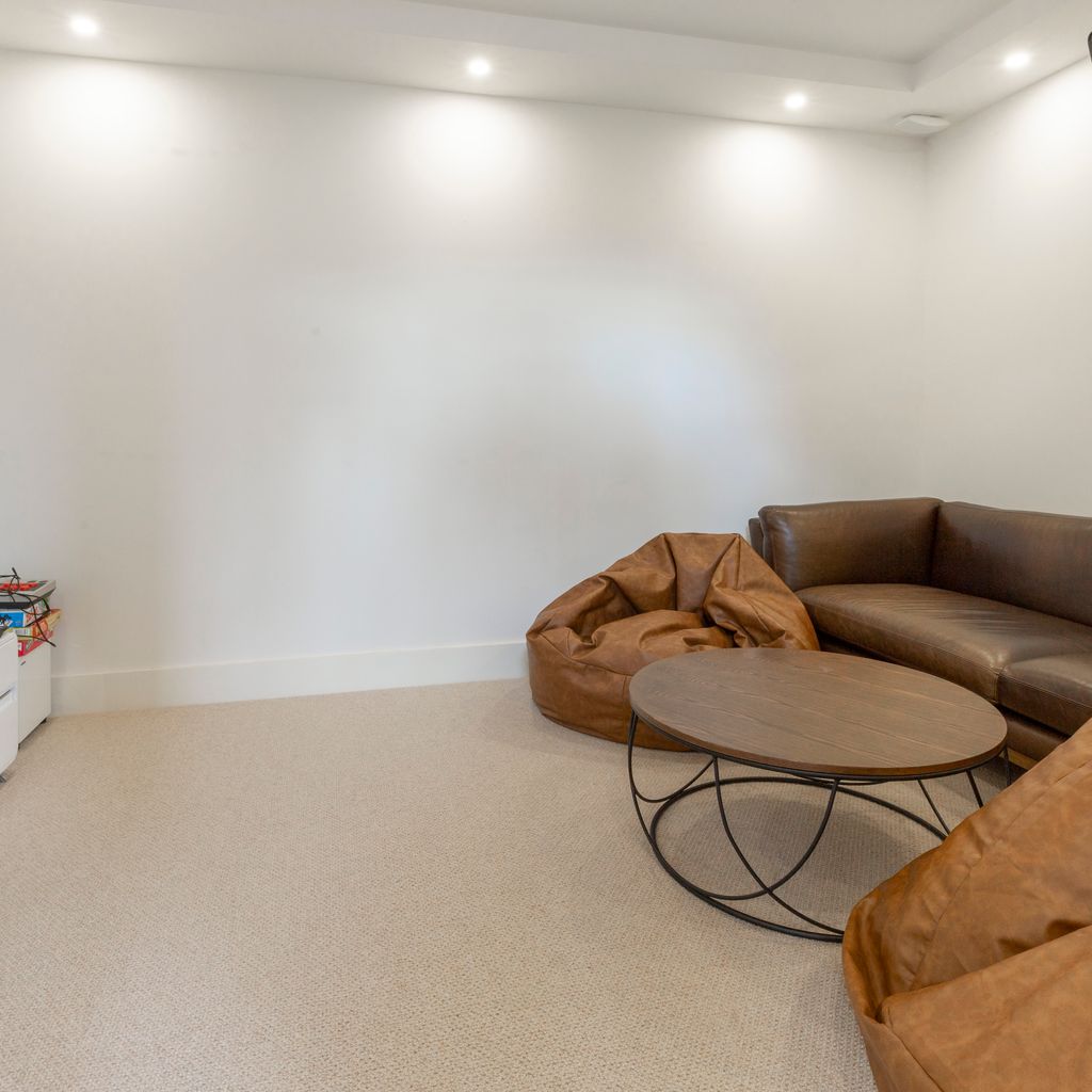 THE LOFT HOUSE