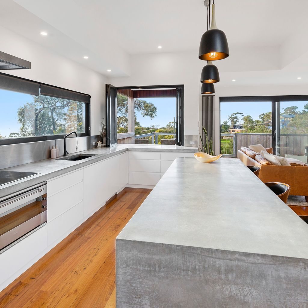 THE LOFT HOUSE