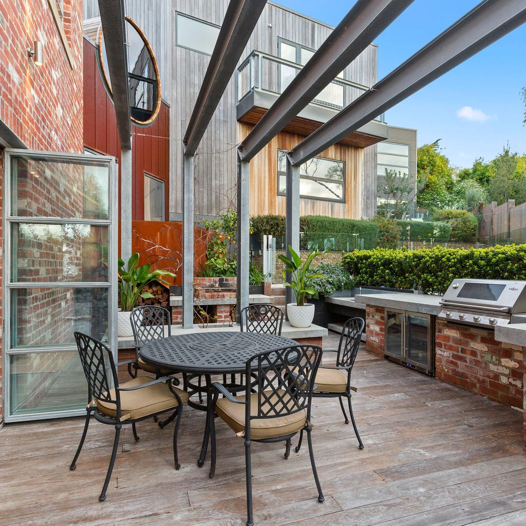 THE LOFT HOUSE