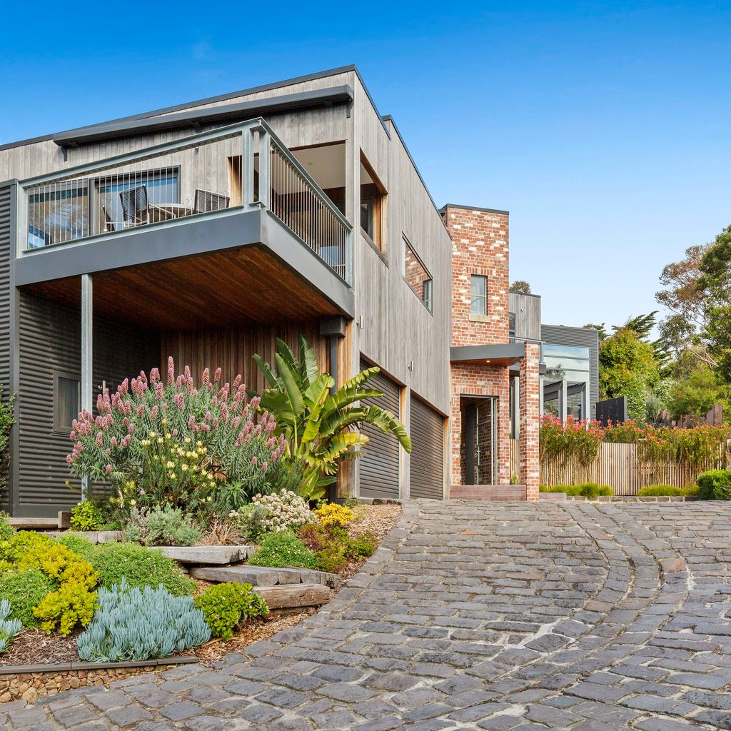 THE LOFT HOUSE