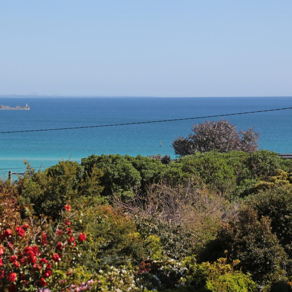 BAY VIEWS ON BROWNE
