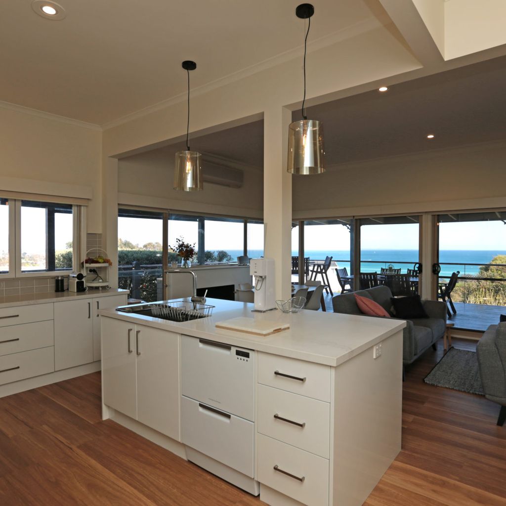 BAY VIEWS ON BROWNE