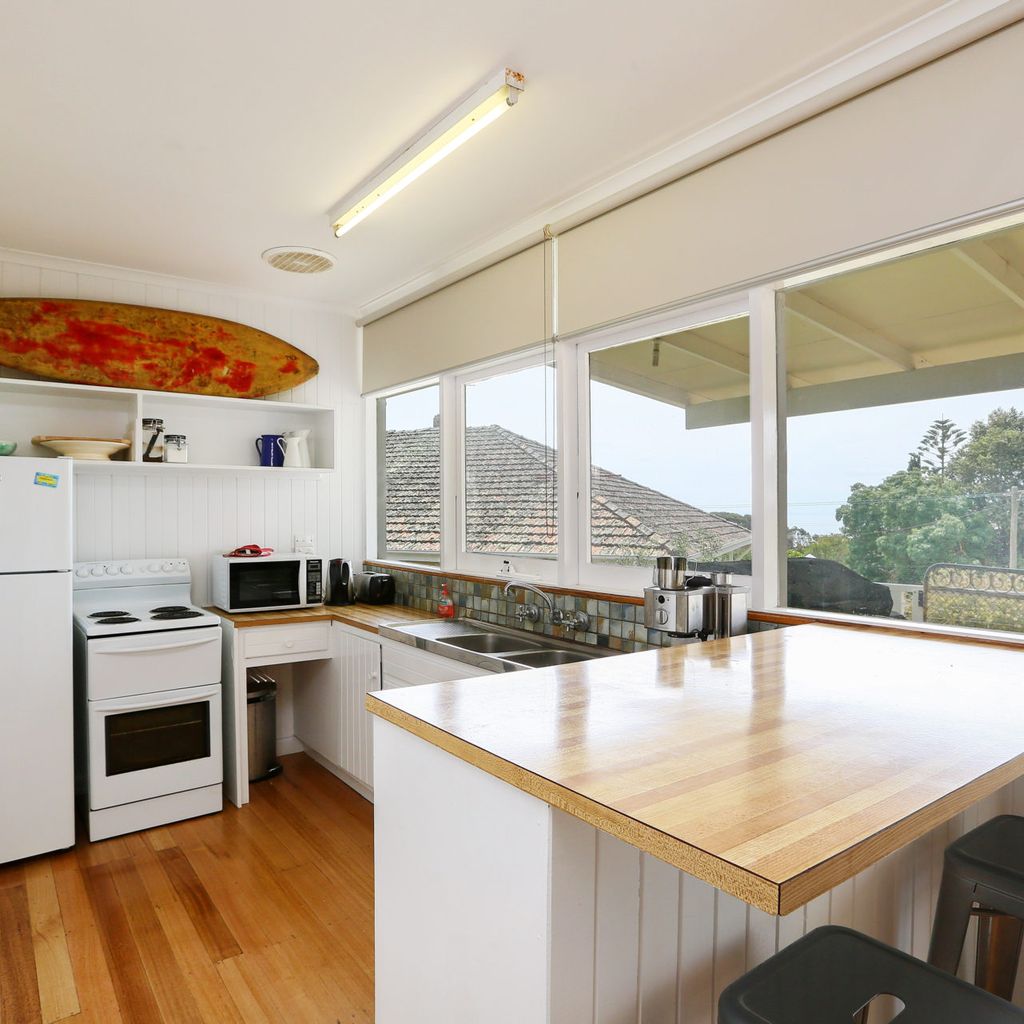 DROMANA BEACH SHACK...