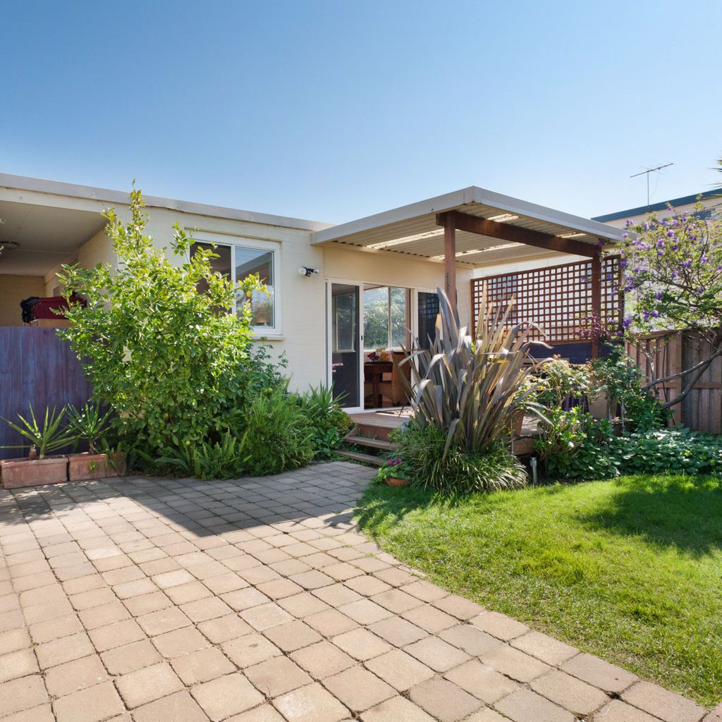 METRES TO THE BEACH - MORNINGTON