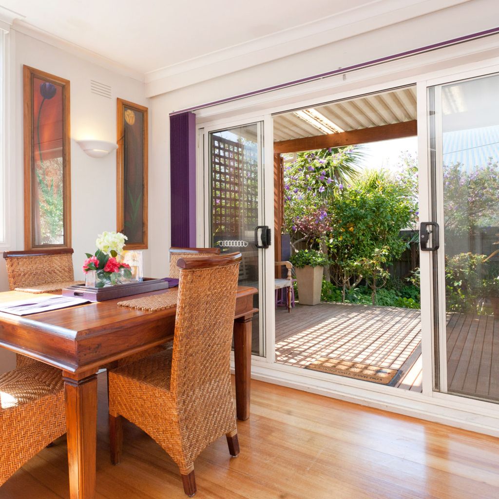 METRES TO THE BEACH - MORNINGTON