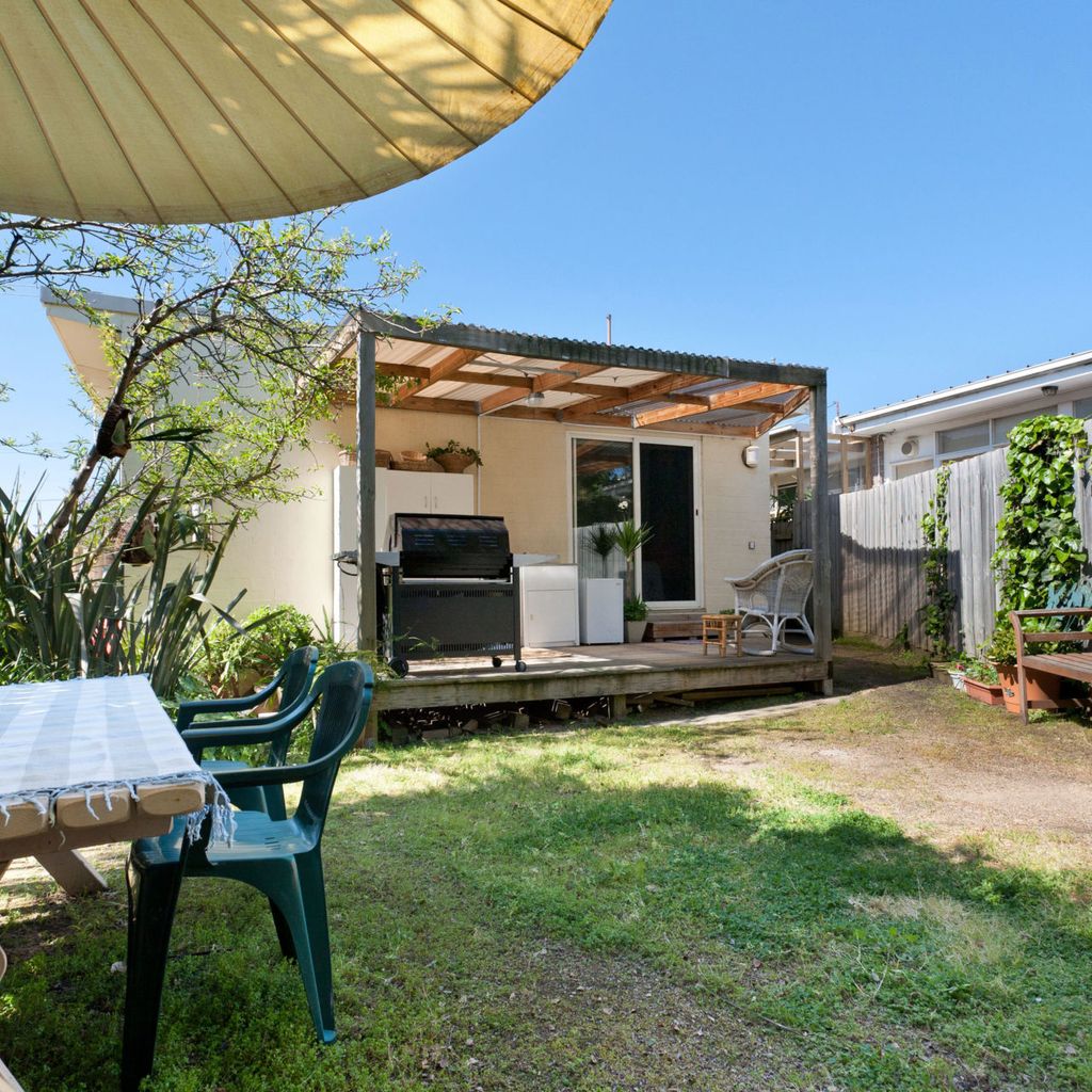 METRES TO THE BEACH - MORNINGTON