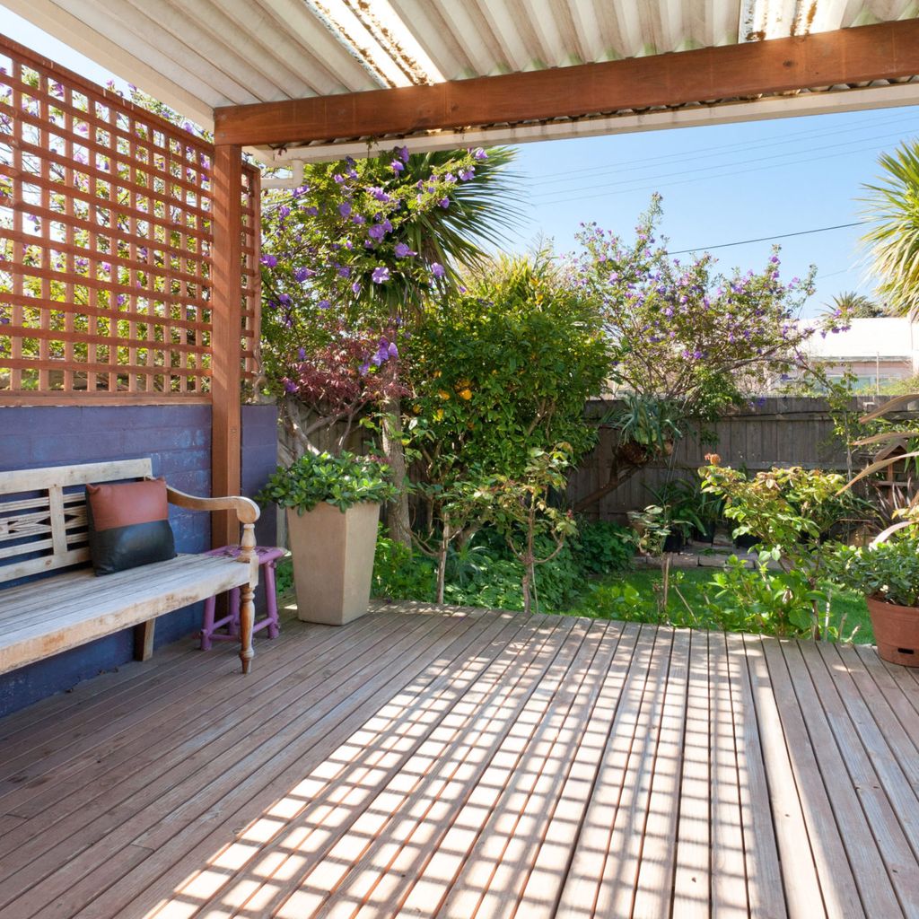 METRES TO THE BEACH - MORNINGTON