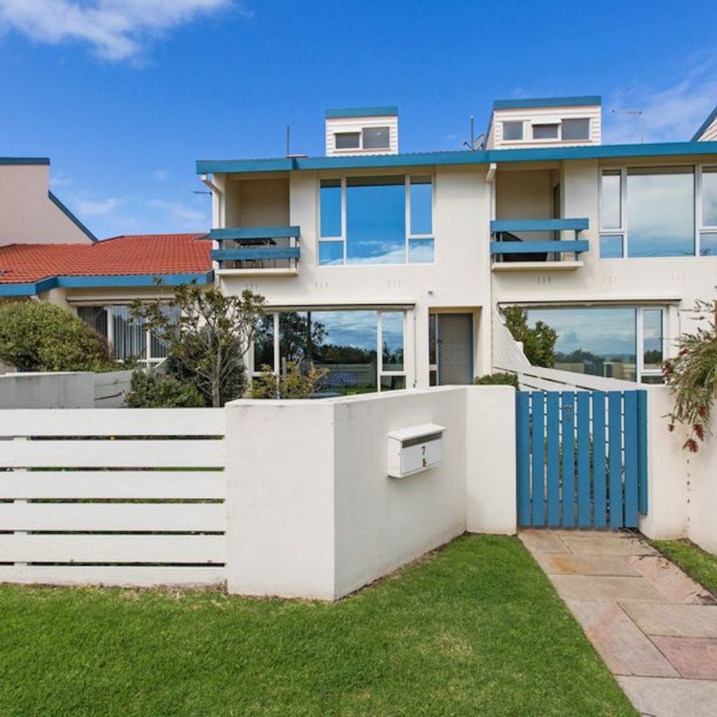 SEAVIEWS MORNINGTON....