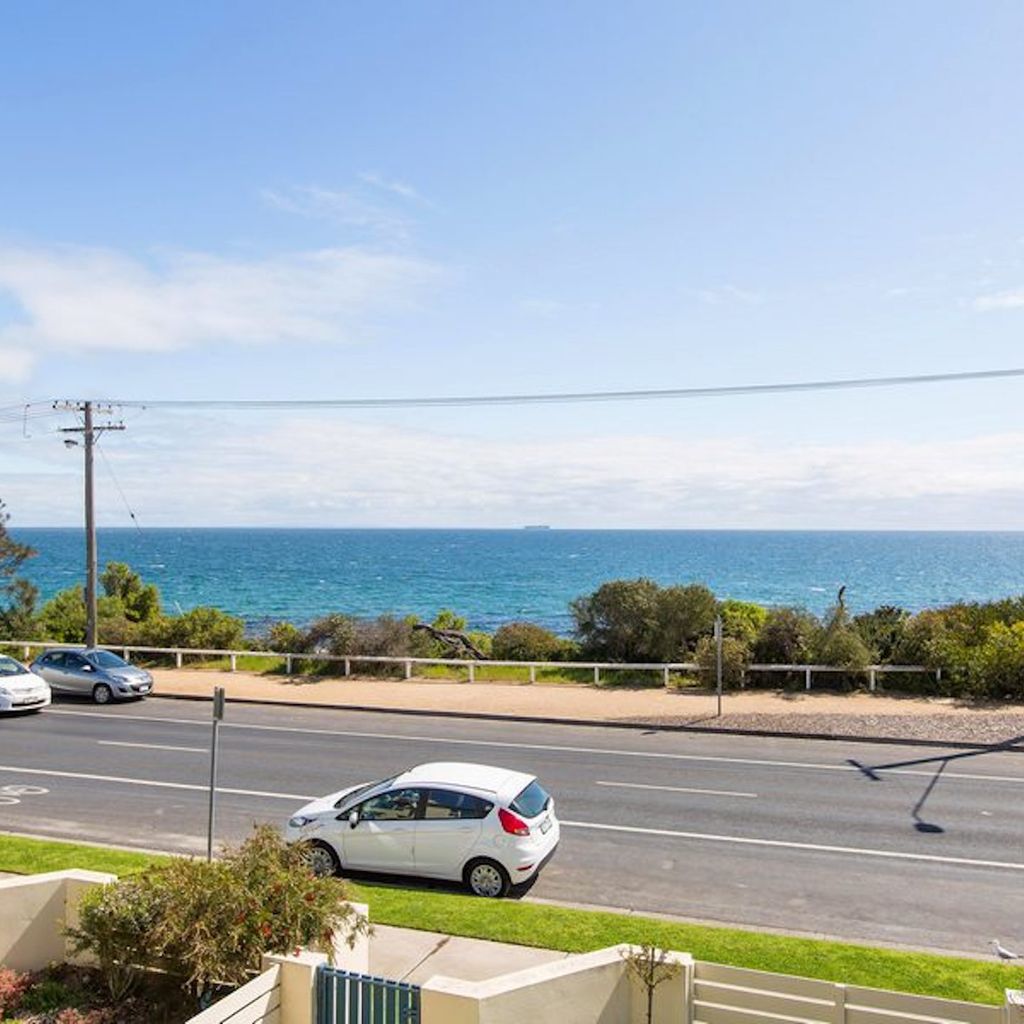 SEAVIEWS MORNINGTON....