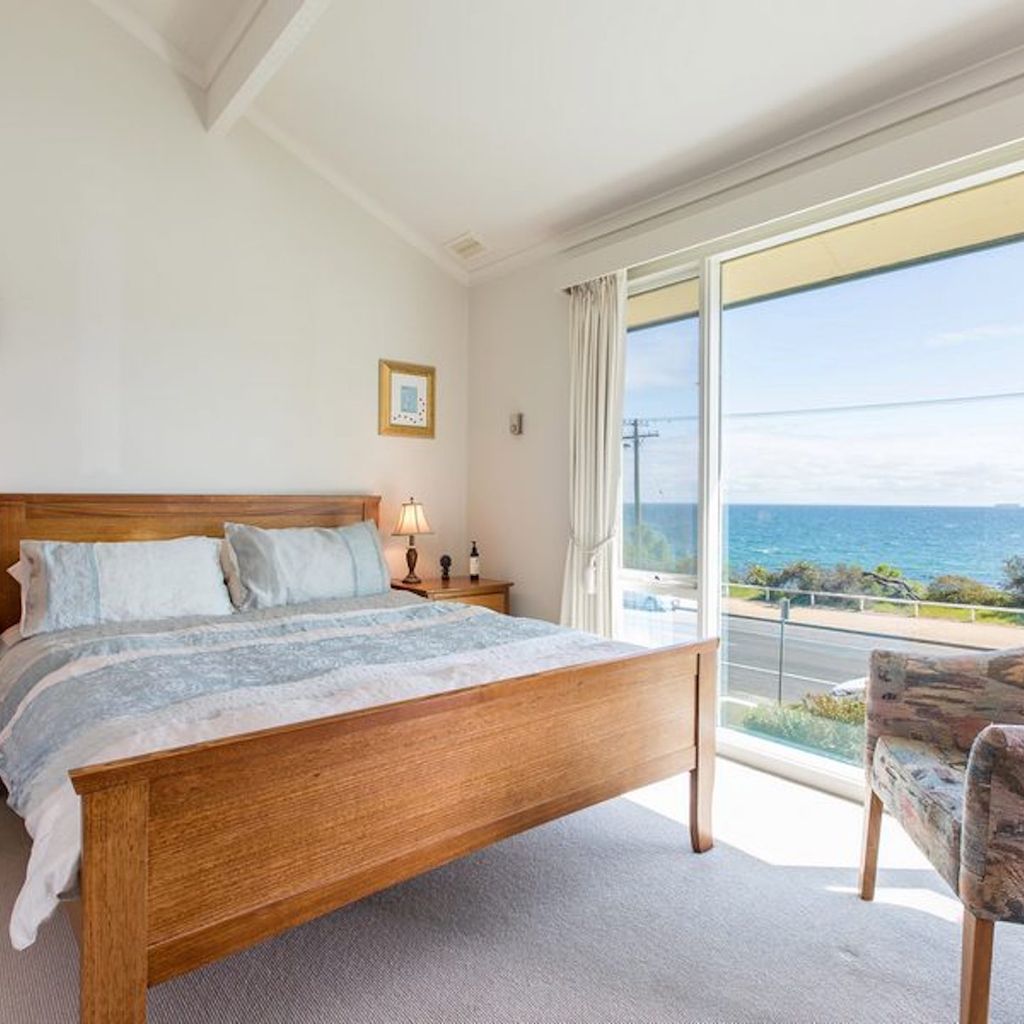 SEAVIEWS MORNINGTON....