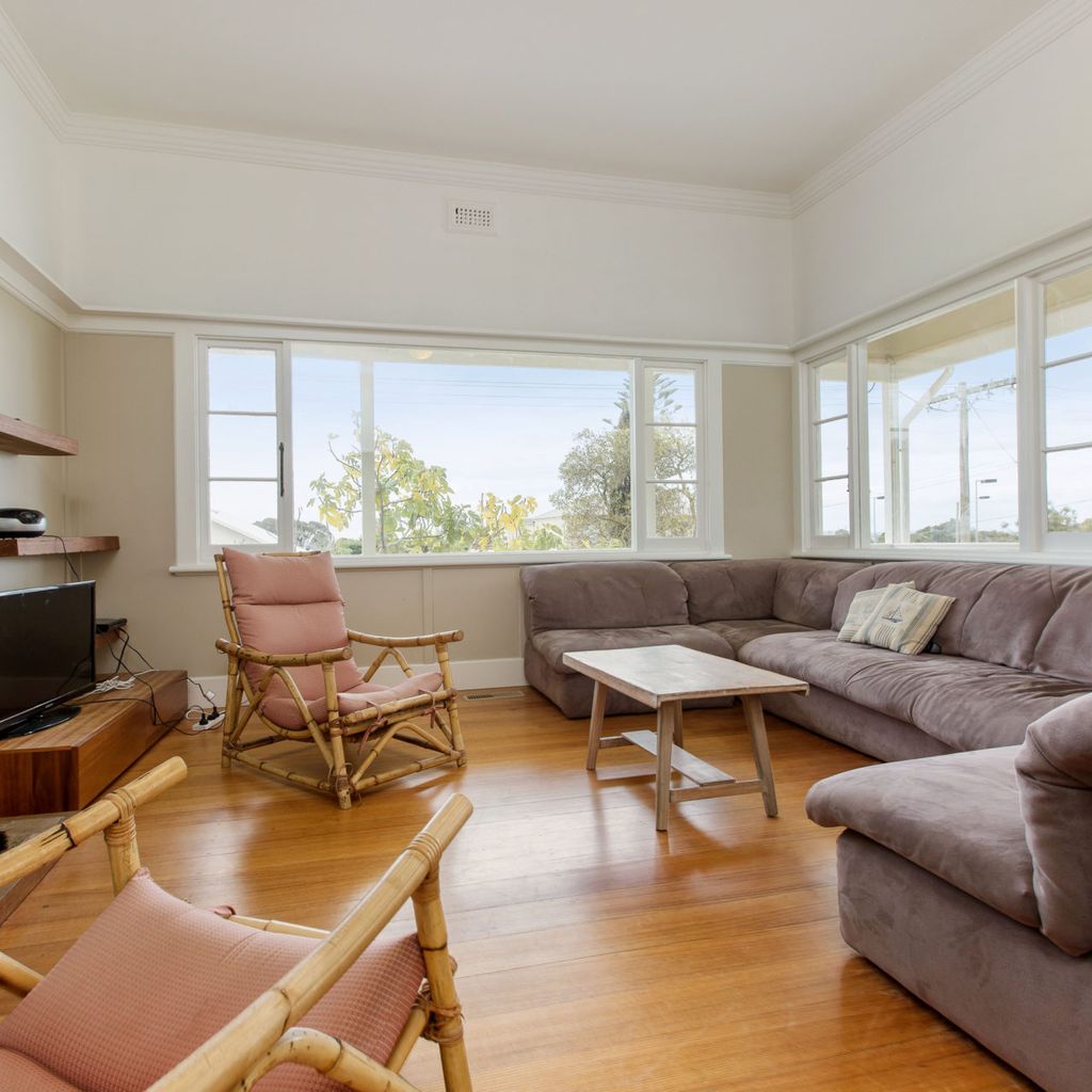 BEACHSIDE GETAWAY - DROMANA