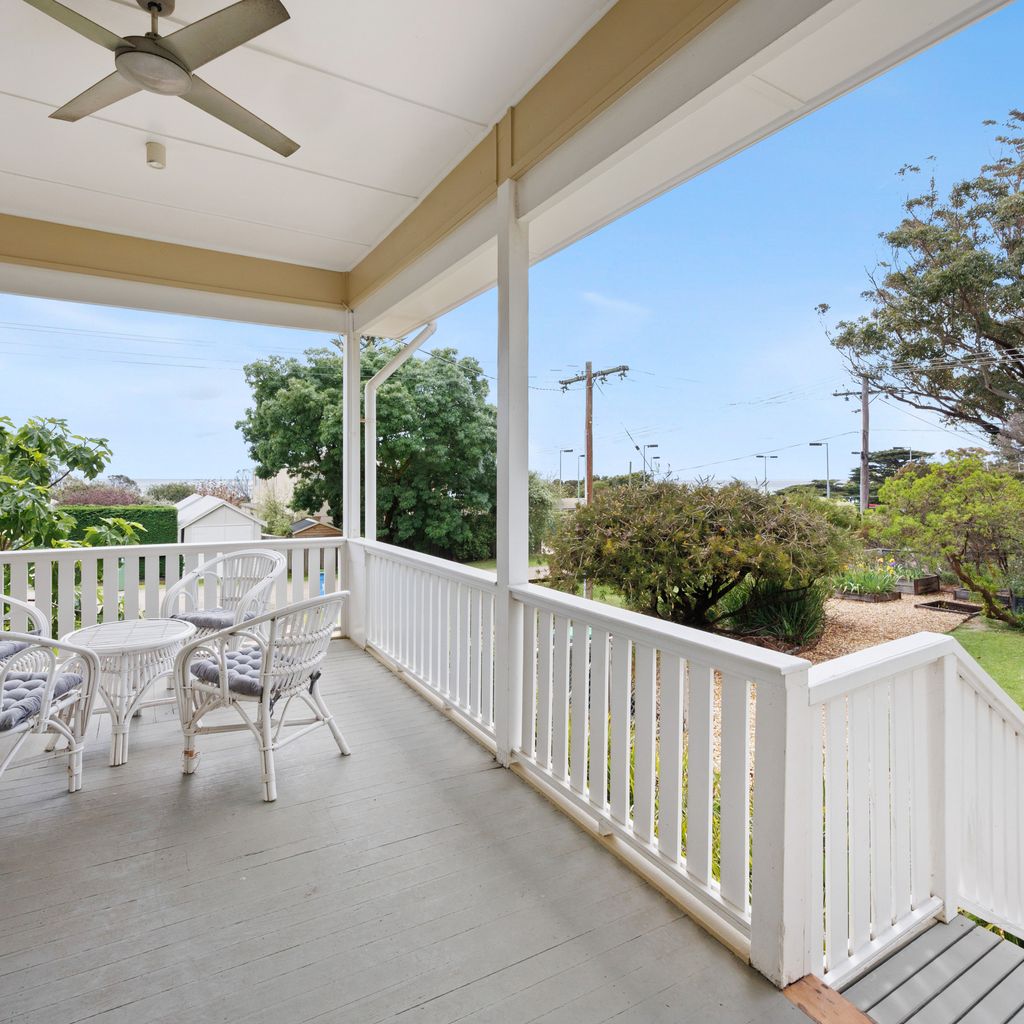 BEACHSIDE GETAWAY - DROMANA