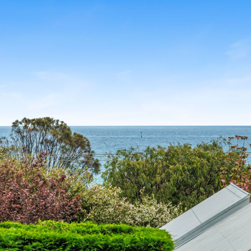 BEACHSIDE GETAWAY - DROMANA