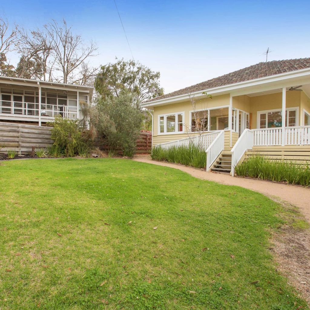BEACHSIDE GETAWAY - DROMANA
