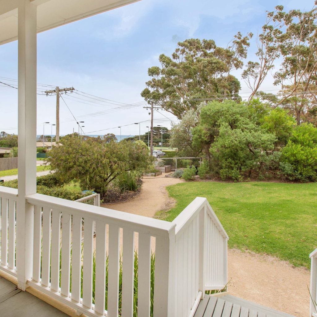 BEACHSIDE GETAWAY - DROMANA