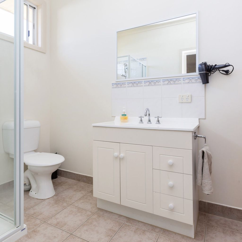 RENOVATED BEACH BEAUTY - ROSEBUD