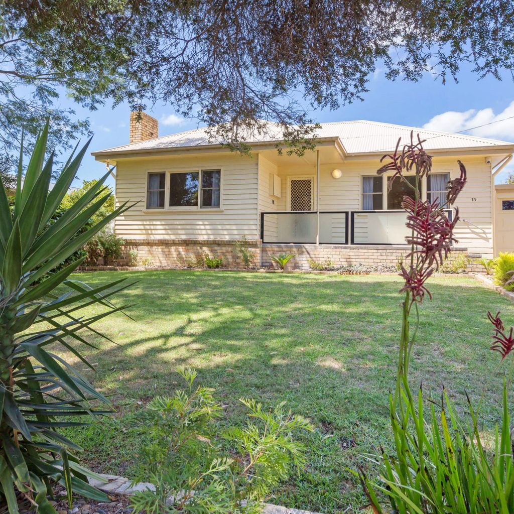 RENOVATED BEACH BEAUTY - ROSEBUD
