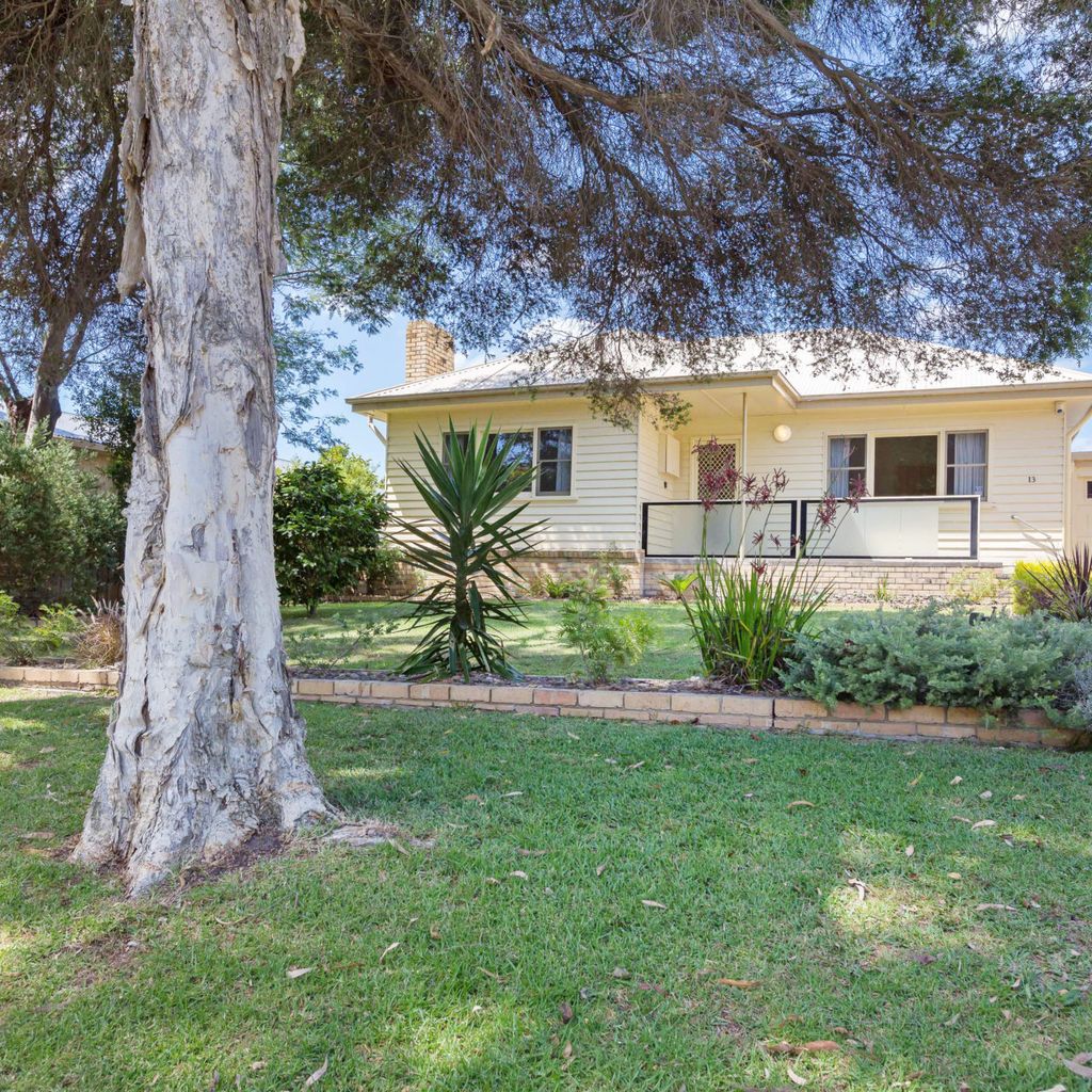 RENOVATED BEACH BEAUTY - ROSEBUD