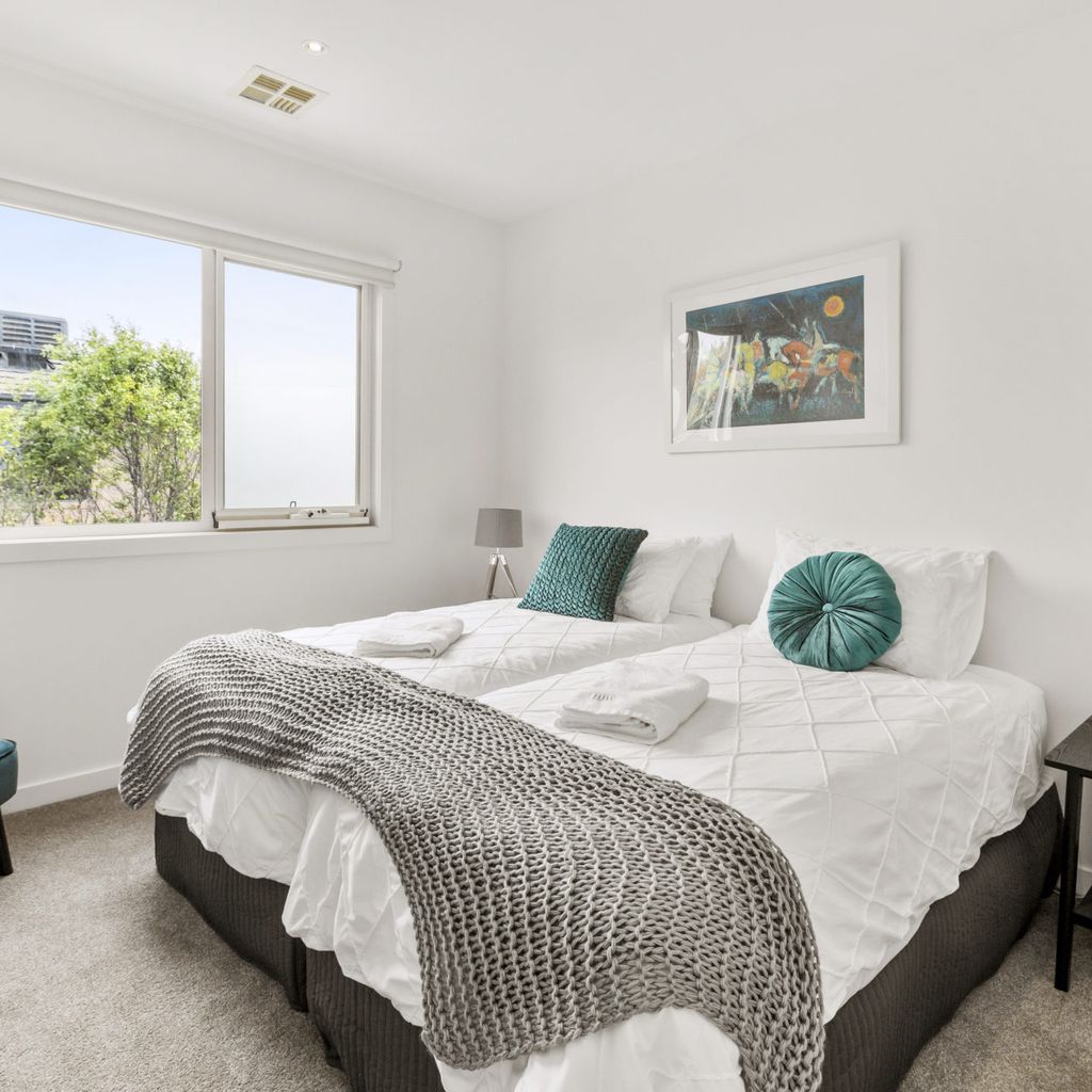 BANGALOW - MORNINGTON