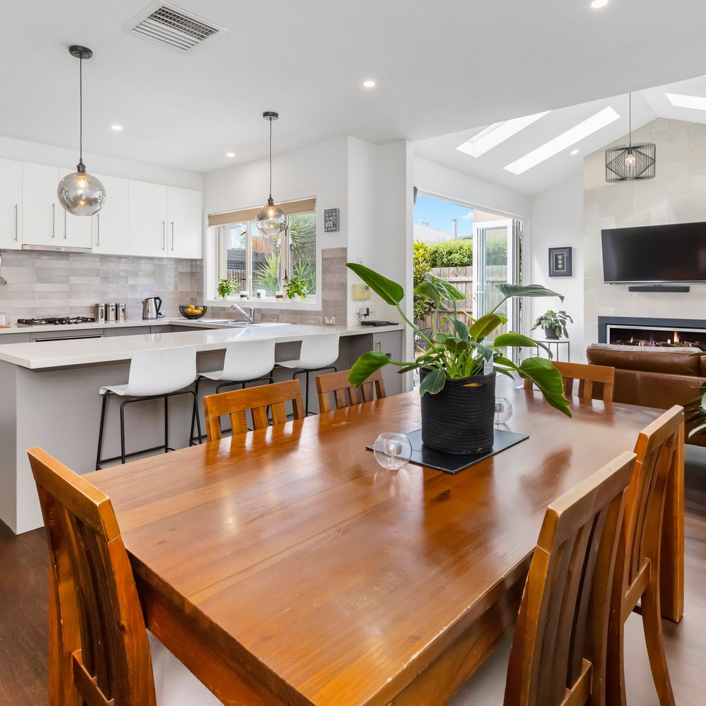 BANGALOW - MORNINGTON