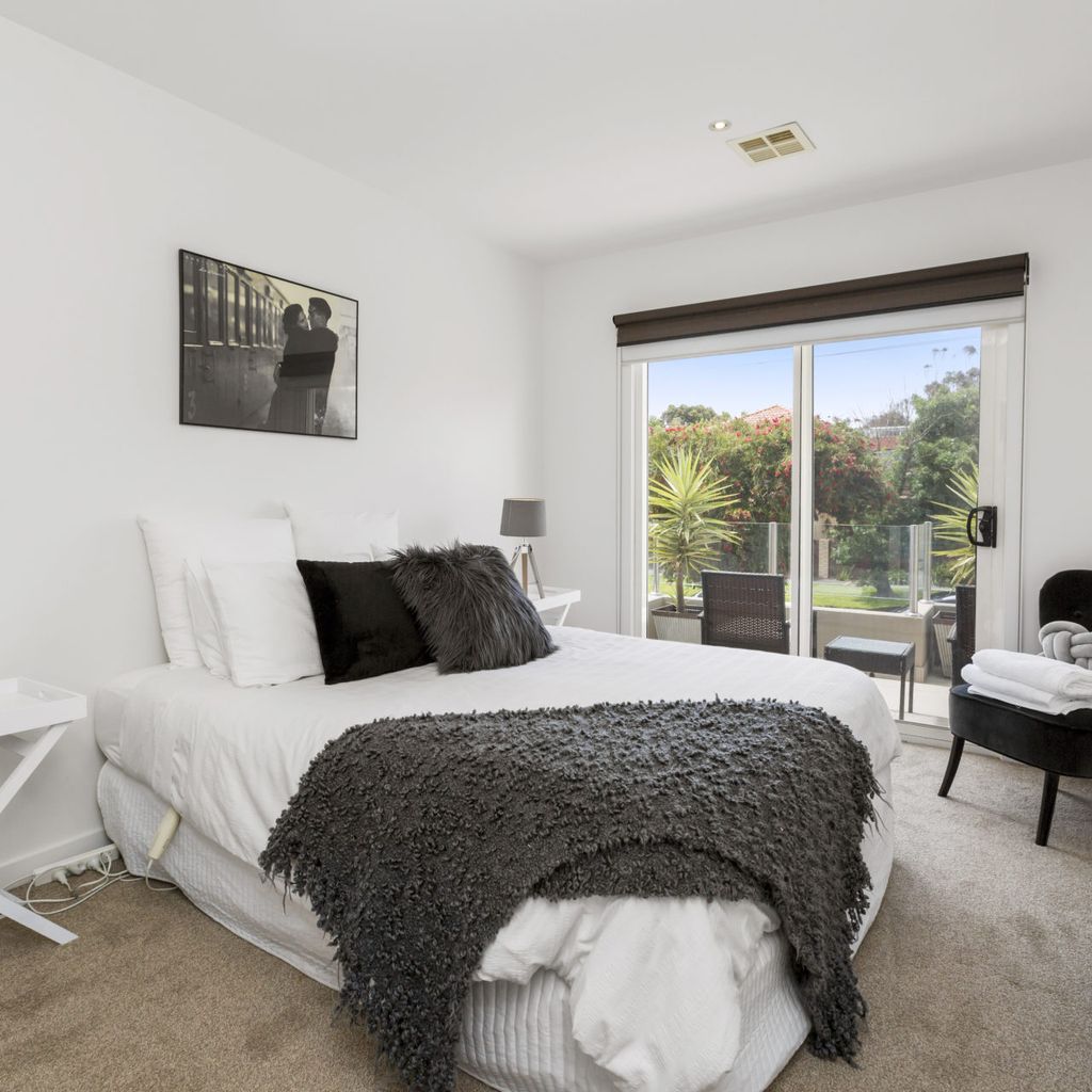 BANGALOW - MORNINGTON