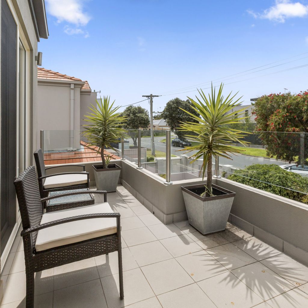 BANGALOW - MORNINGTON