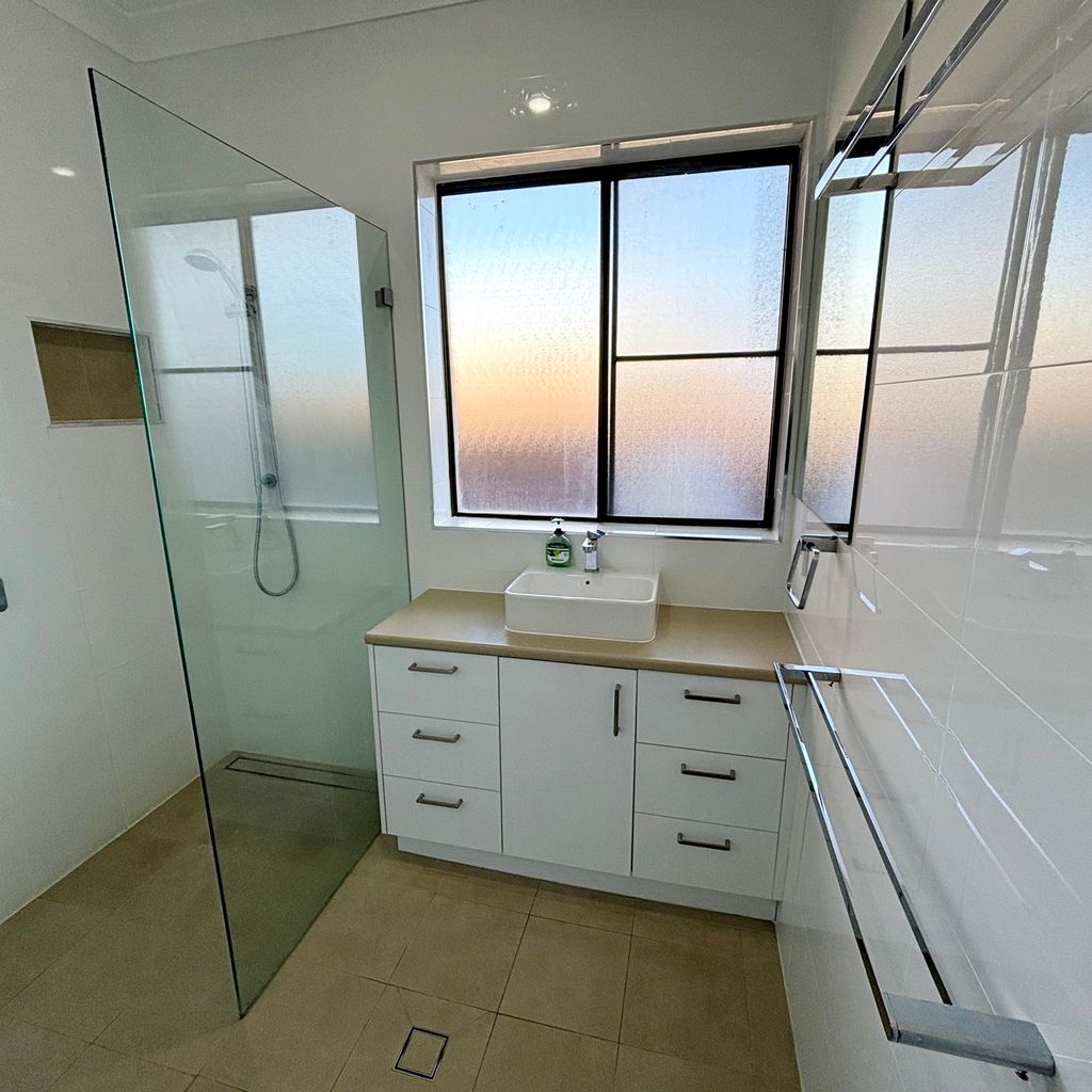 Main bathroom. 