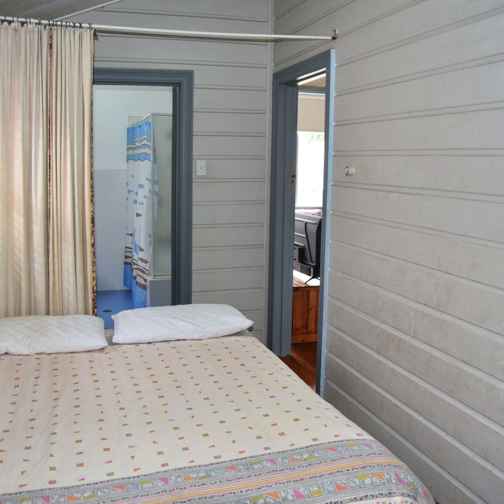 Second bedroom.