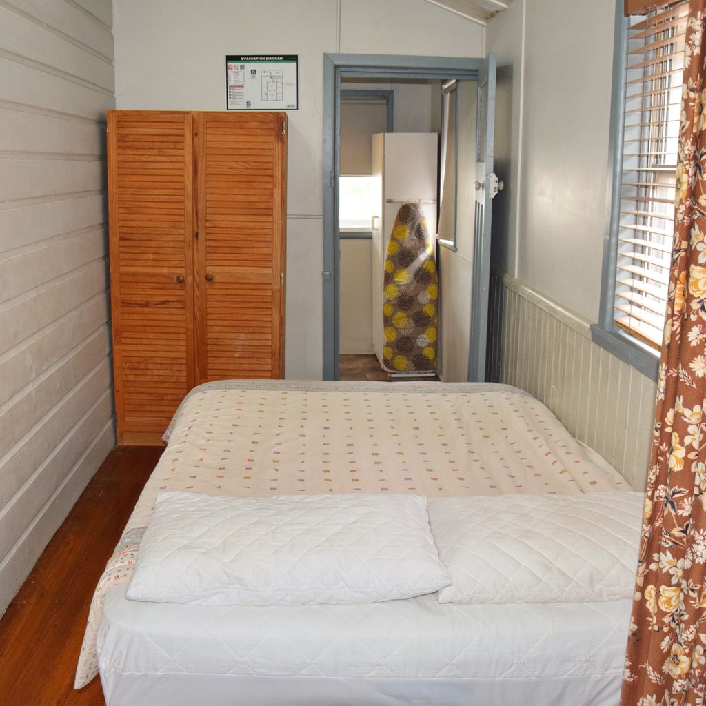 Second bedroom.