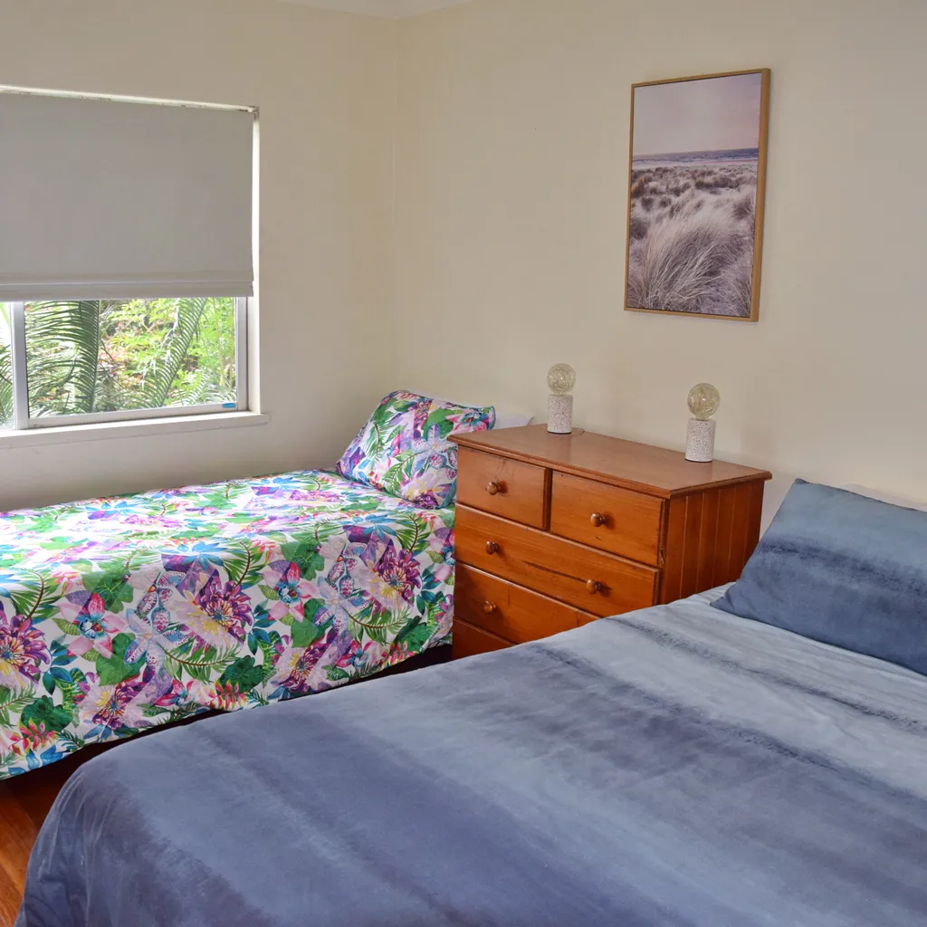 Second bedroom.