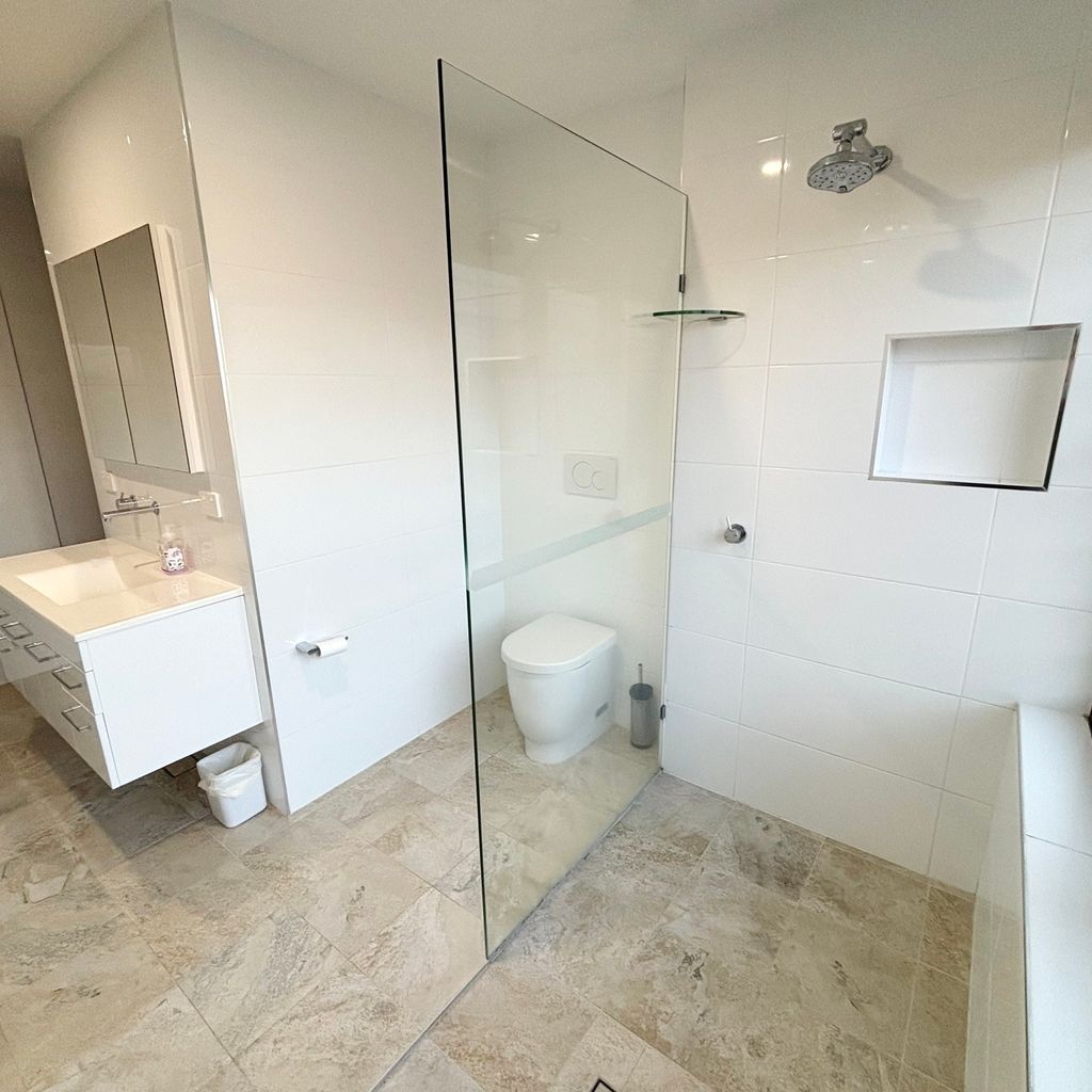 Master ensuite. 