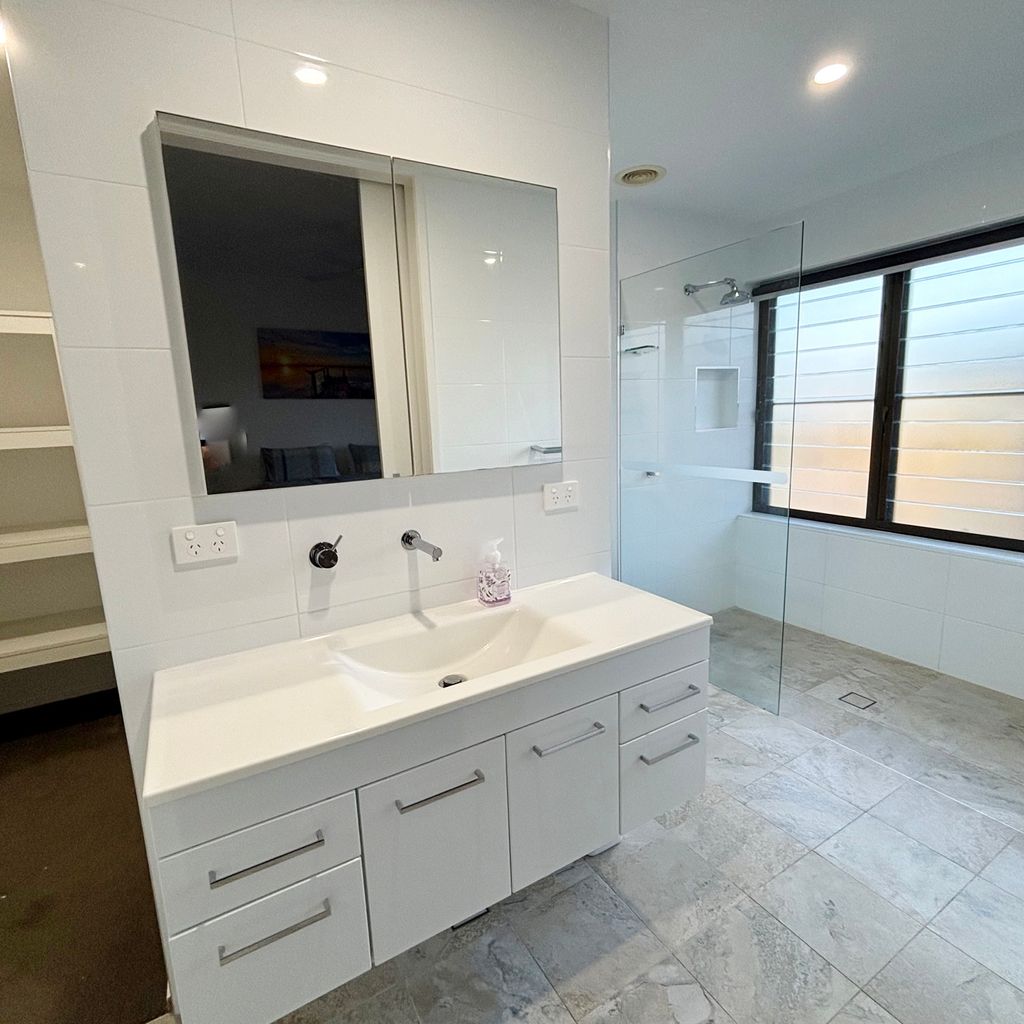 Master ensuite and walk-in robe. 