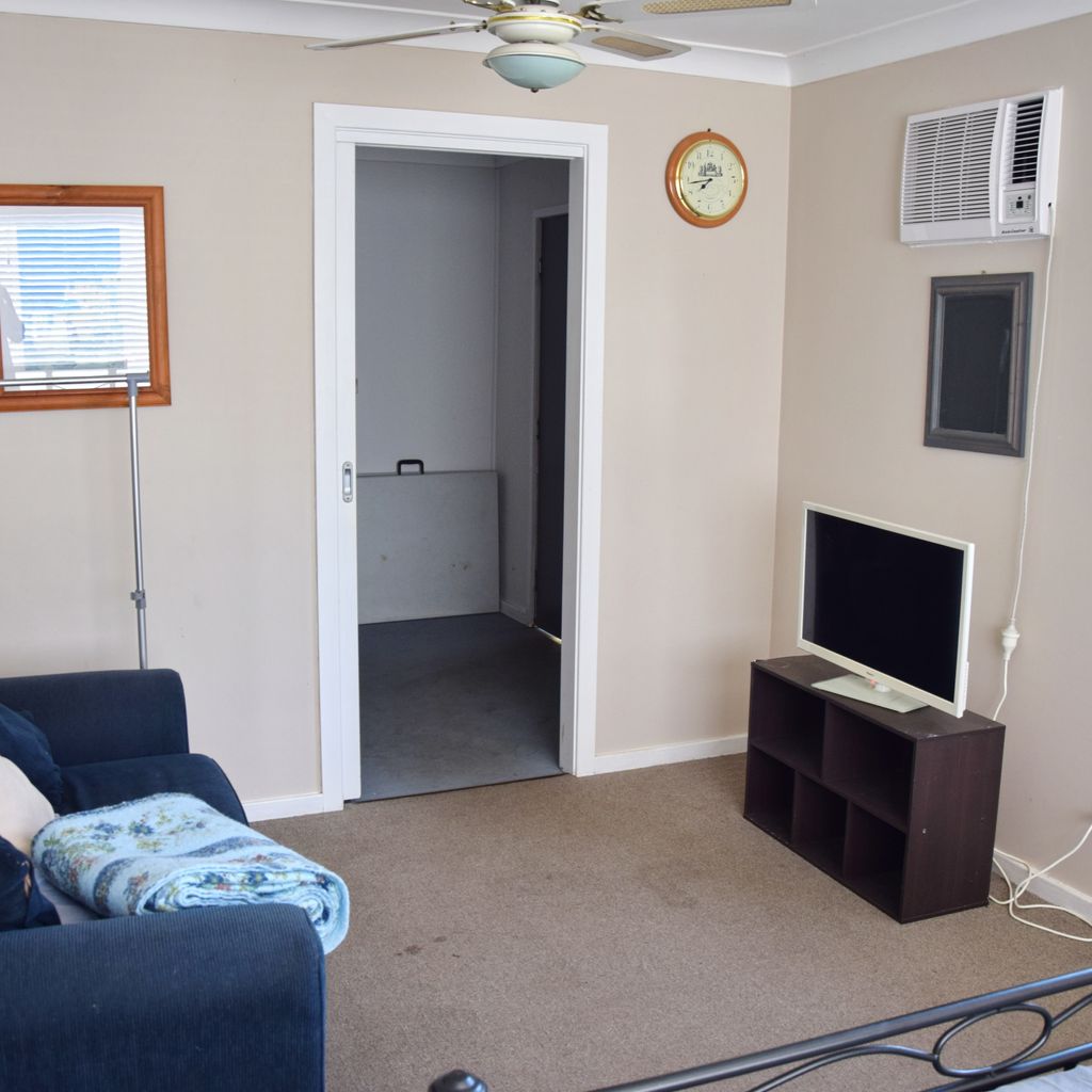 Sleepout (third bedroom).